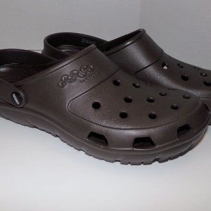 NEW MENS JIBBITZ CROCS CHOCOLATE BROWN SIZE 12 YOUR GOING LOVE EM OR SWEET GIFT!